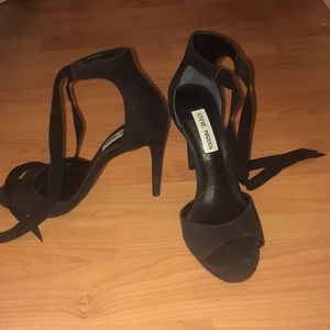 Steve Madden tie black heels